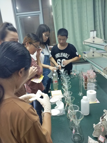 7月20日 91制片
 余杭区“激浊扬清”水质检测小分队 进行实验