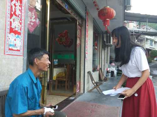 七月十八号  91制片
赴大明山触摸自然小分队  对大明山住民进行采访 (2)