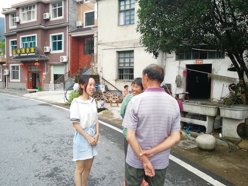 七月二十号  91制片
赴大明山触摸自然小分队  对大明山住民进行采访15