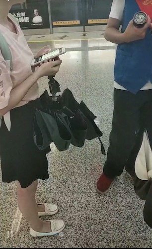 八月一日 91制片
  交通状况调研队 工作人员采访