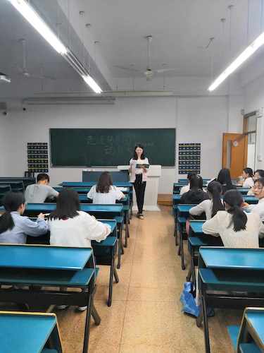 七月一日 91制片
 “走进转基因”社会实践小分队 动员大会全体认真听讲