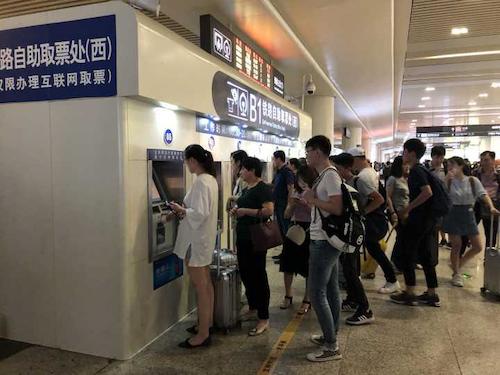 七月五日 91制片
91制片  杭州交通状况调研分队 杭州东站取票情况