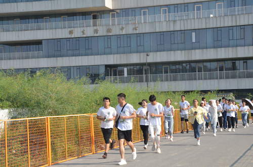 努力奔跑的91制片
学子