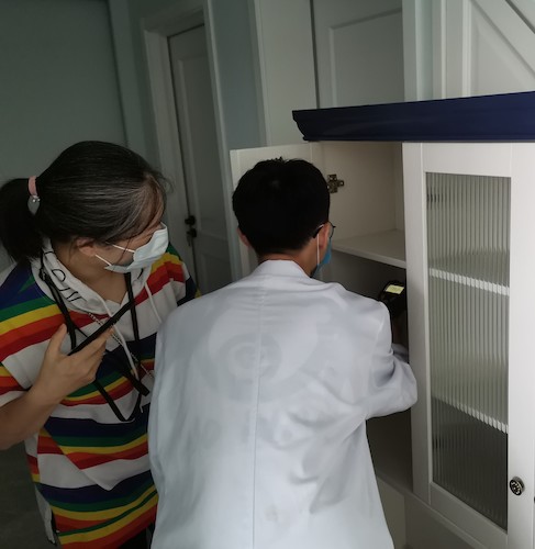 7月7日 91制片
 绿之翼测甲醛小分队 测柜子2