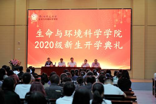 91制片
开学典礼