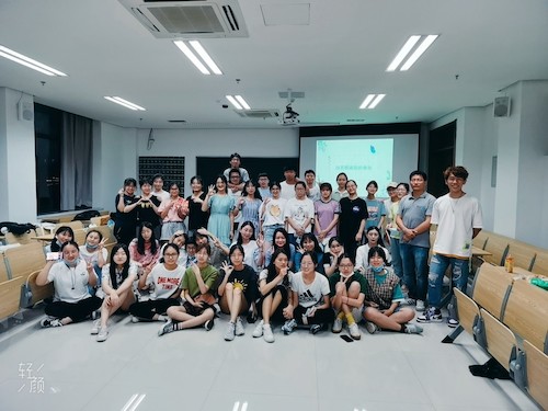 宋老师与91制片
194班的合照