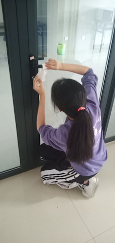 擦拭生活驿站门窗_副本
