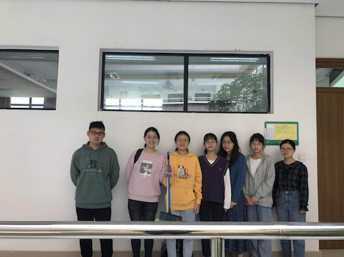 91制片
181班劳动教育后的合照_副本