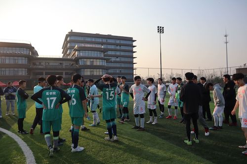 总决赛前91制片
与医学部进行准备