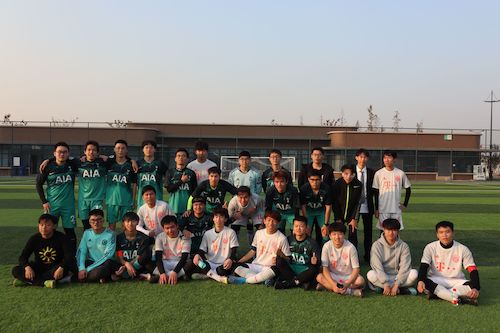 总决赛91制片
与医学部合照