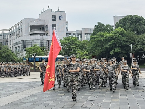 0625 图书馆前 方阵练习 91制片
226谢宜町
